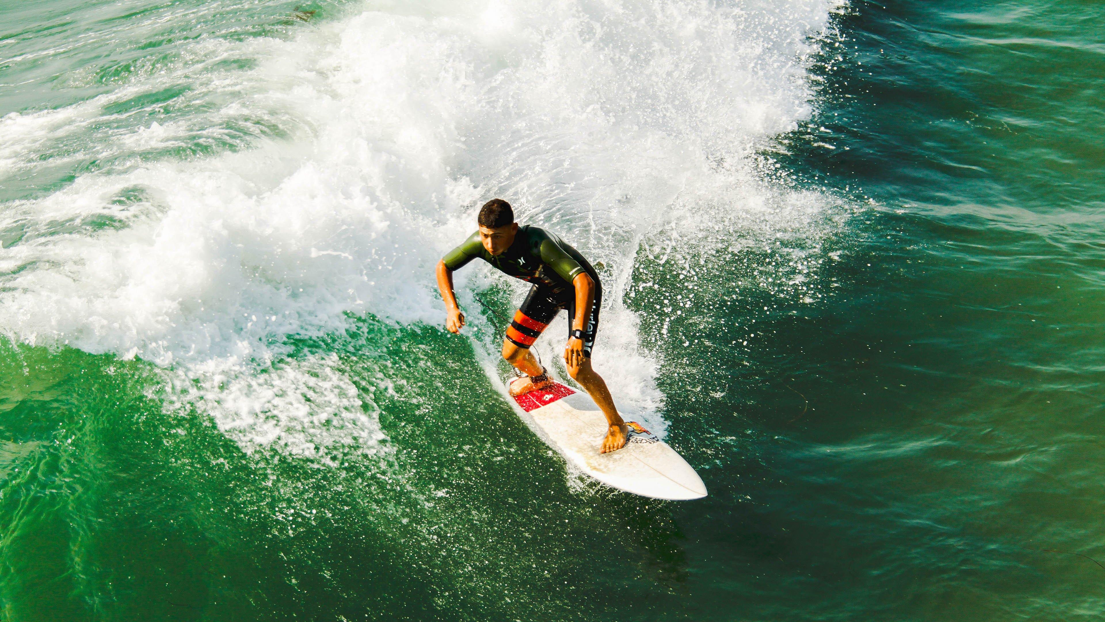 爱子心切！巴西传奇里瓦尔多现身红狮主场，深情注视爱子绿茵征战